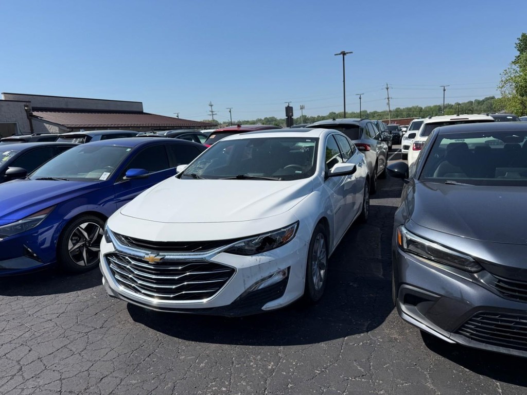 Chevrolet Malibu Vehicle Full-screen Gallery Image 03