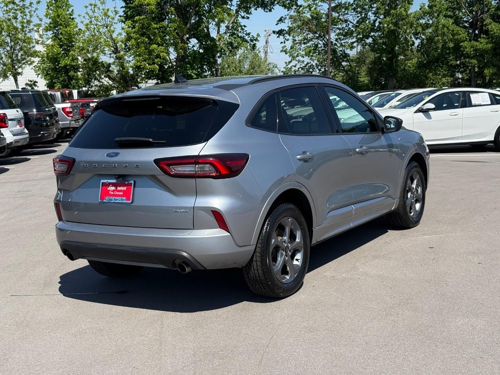 Ford Escape Vehicle Full-screen Gallery Image 03