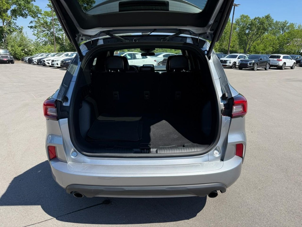 Ford Escape Vehicle Full-screen Gallery Image 07