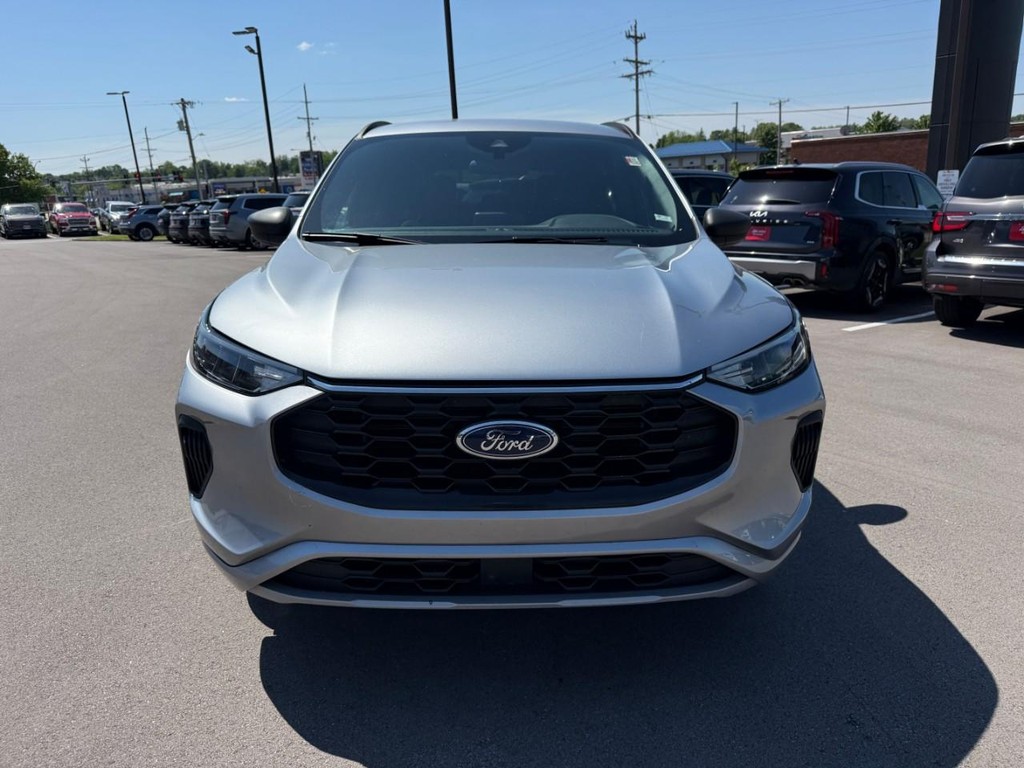 Ford Escape Vehicle Full-screen Gallery Image 10