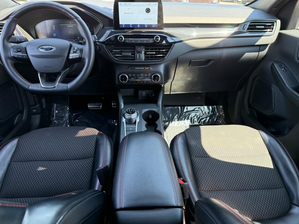 Ford Escape Vehicle Full-screen Gallery Image 12