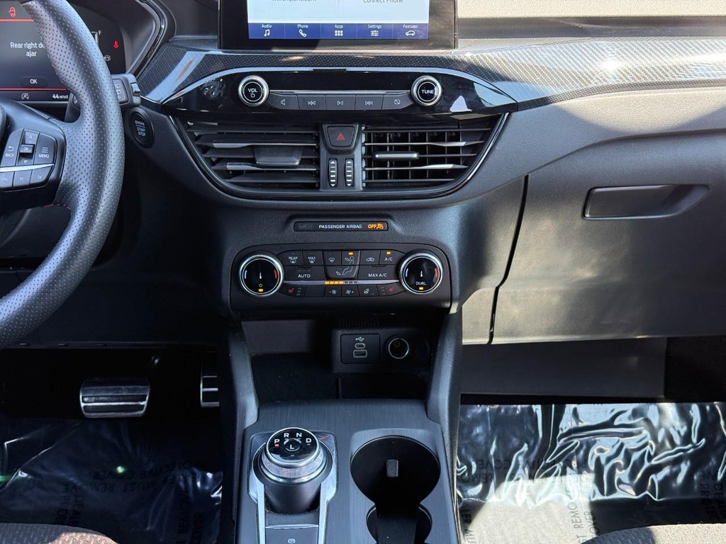 Ford Escape Vehicle Full-screen Gallery Image 15