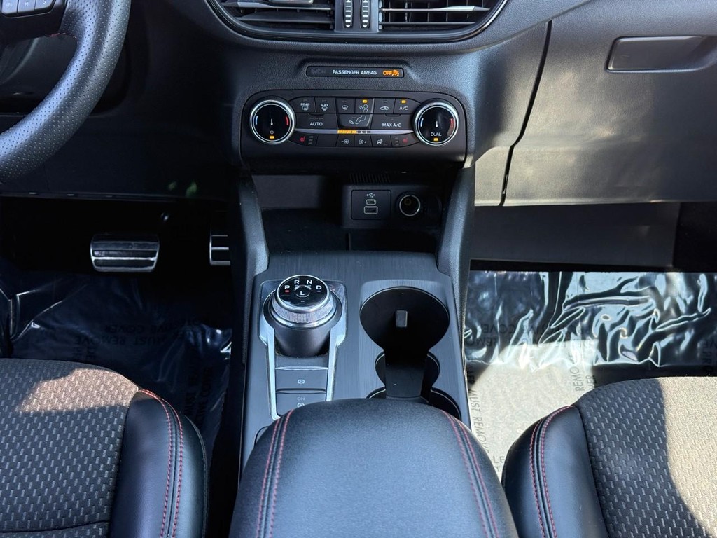Ford Escape Vehicle Full-screen Gallery Image 16