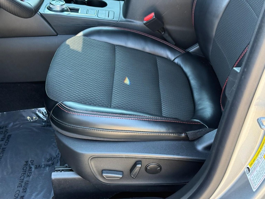 Ford Escape Vehicle Full-screen Gallery Image 19