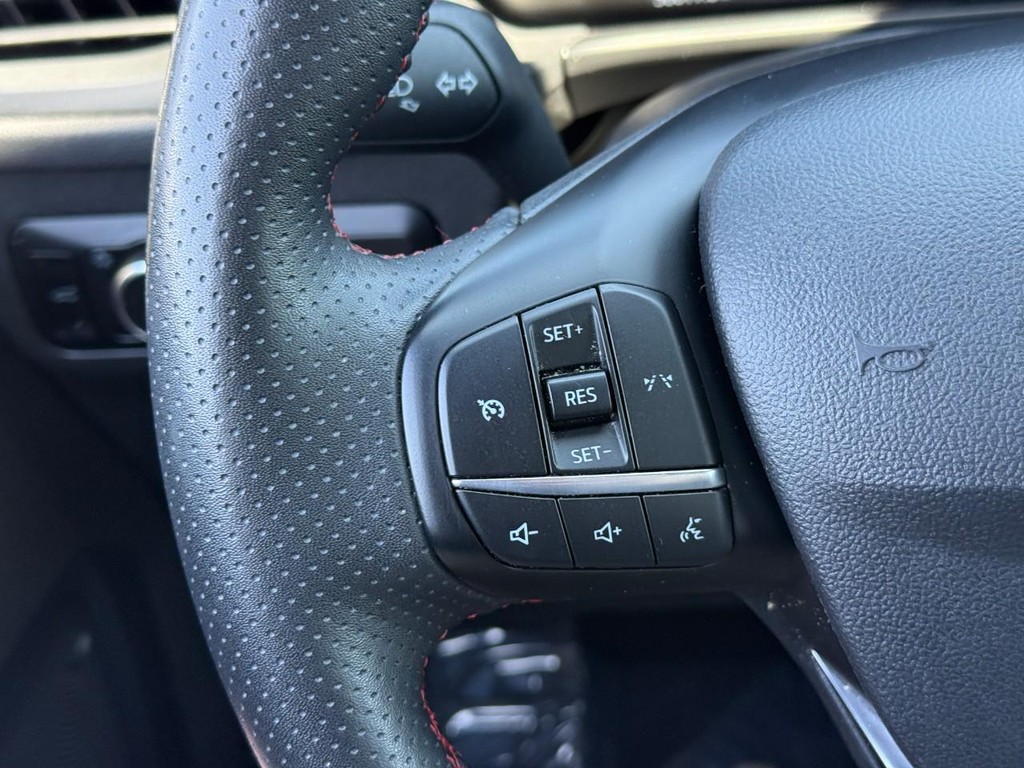 Ford Escape Vehicle Full-screen Gallery Image 21