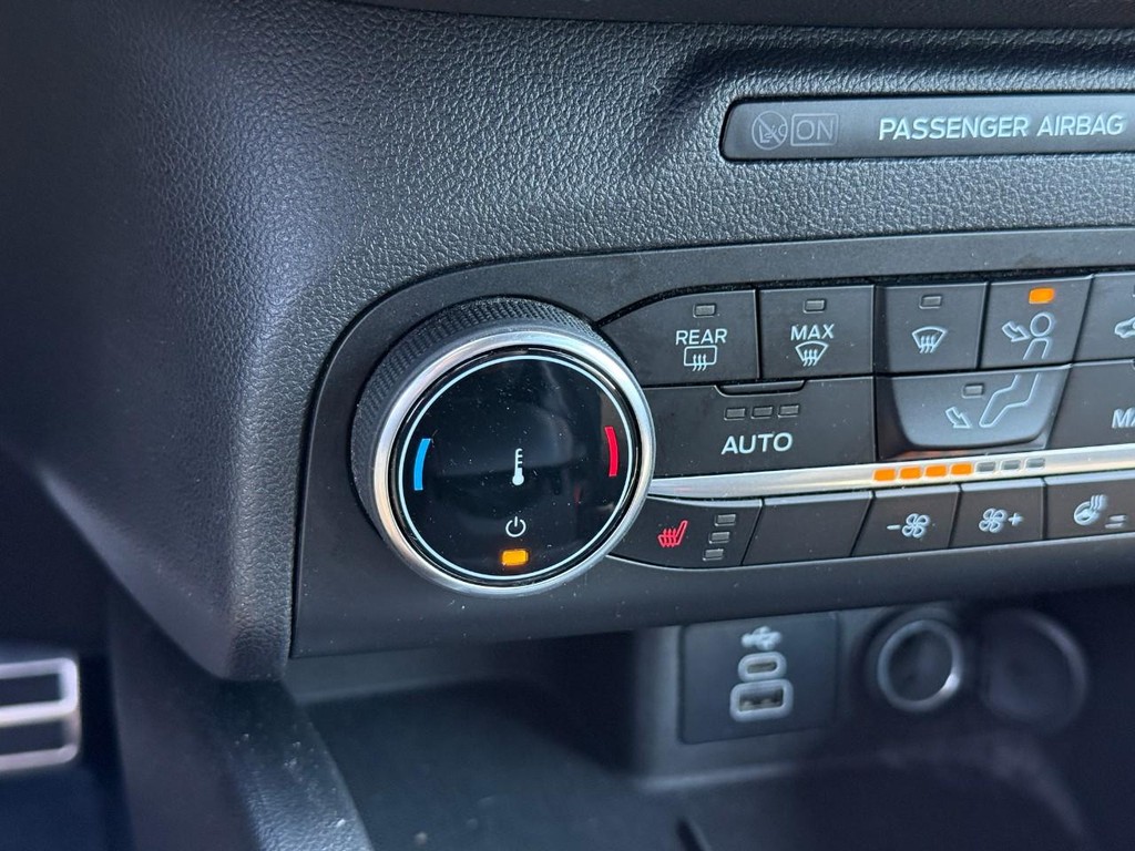 Ford Escape Vehicle Full-screen Gallery Image 25