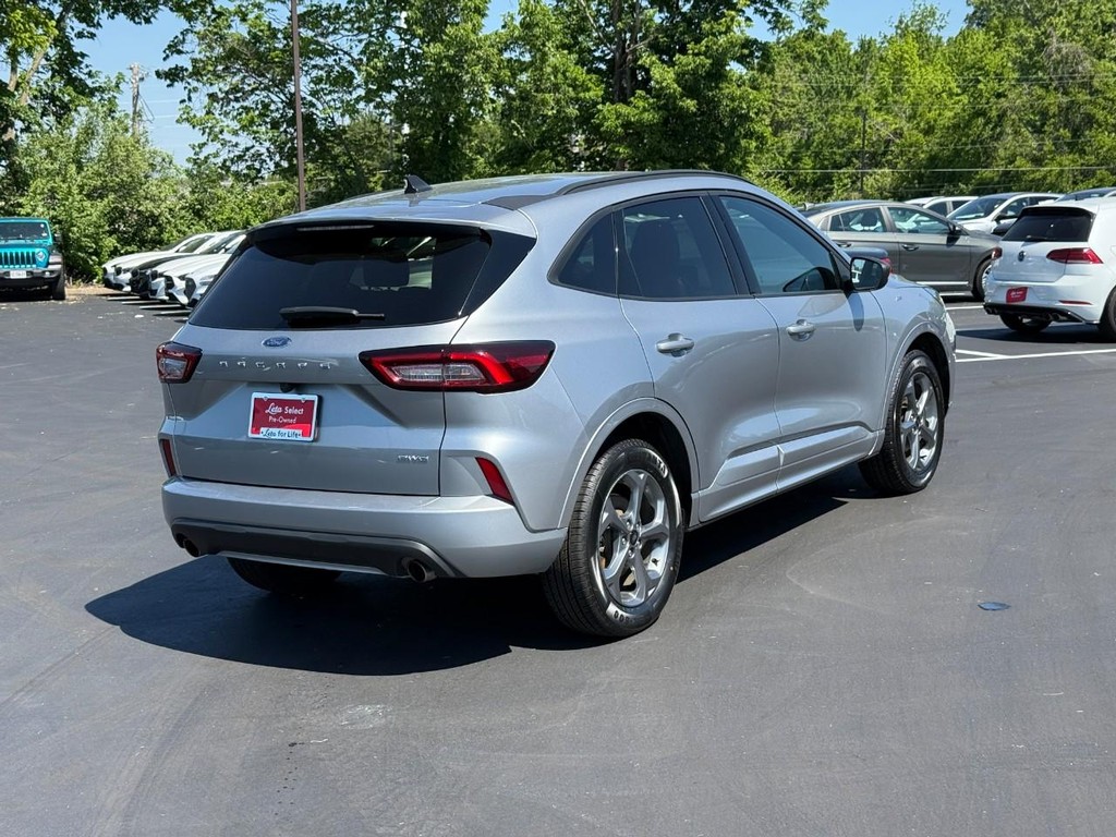 Ford Escape Vehicle Full-screen Gallery Image 03