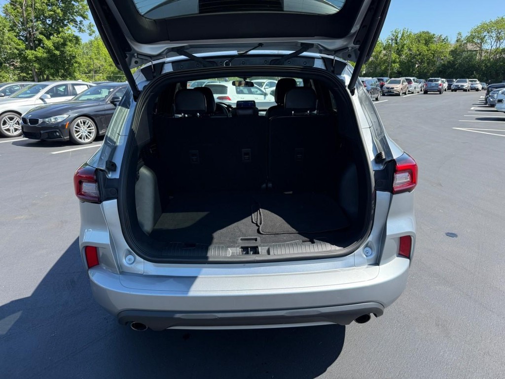 Ford Escape Vehicle Full-screen Gallery Image 07