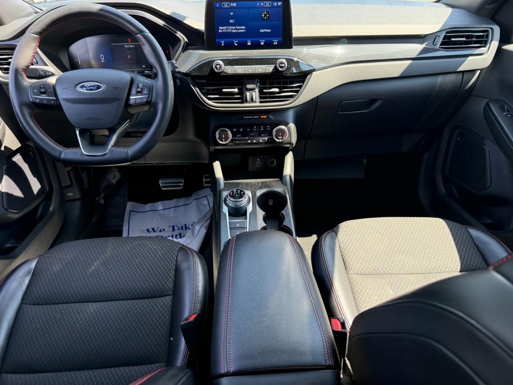 Ford Escape Vehicle Full-screen Gallery Image 12