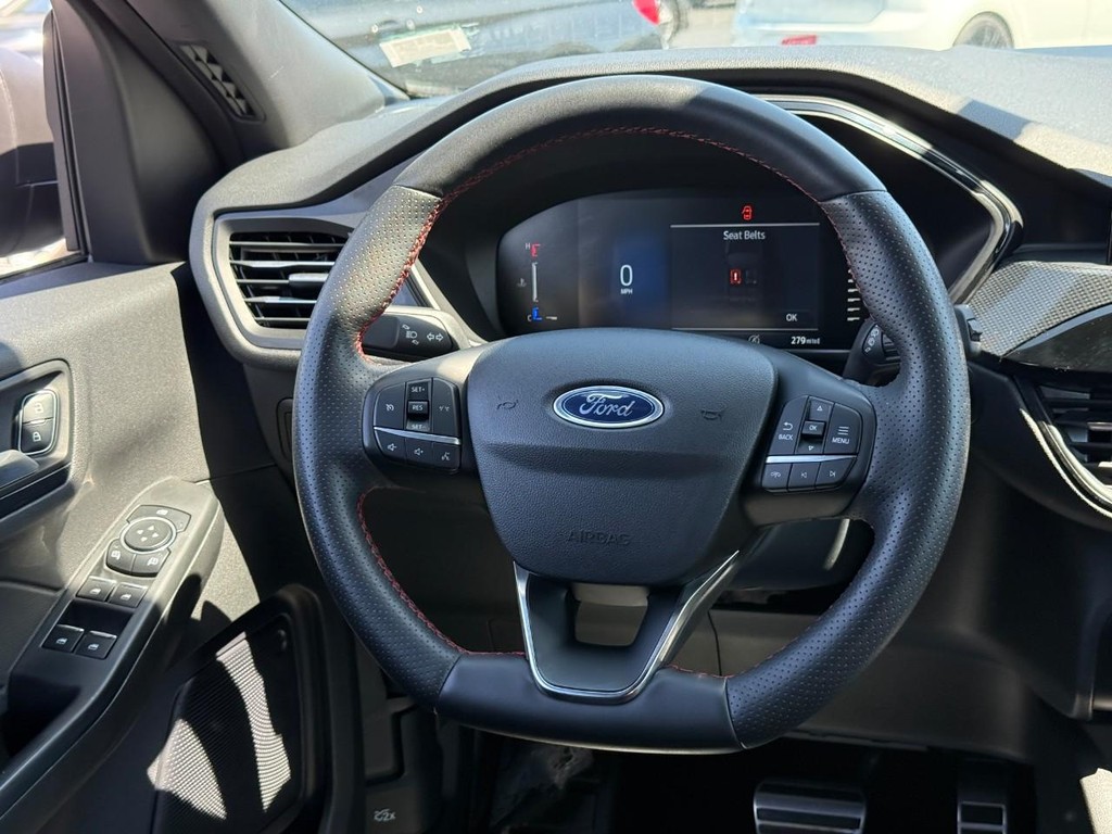 Ford Escape Vehicle Full-screen Gallery Image 13