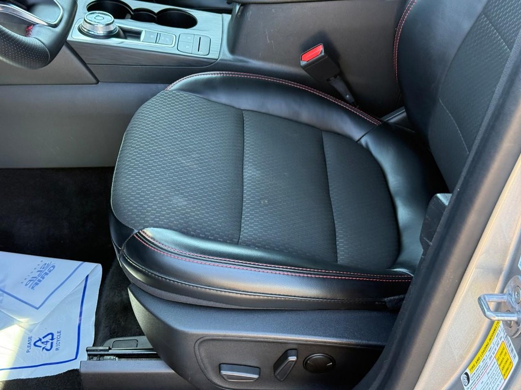 Ford Escape Vehicle Full-screen Gallery Image 19