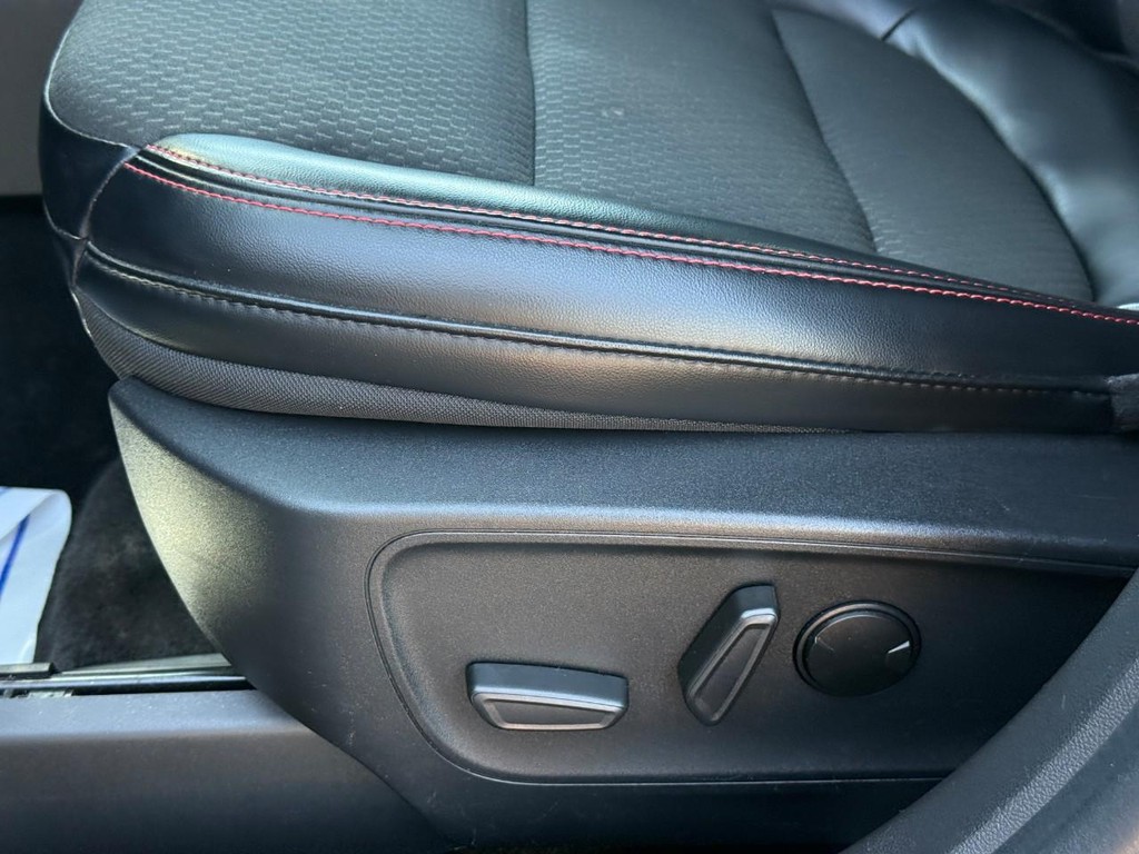 Ford Escape Vehicle Full-screen Gallery Image 20