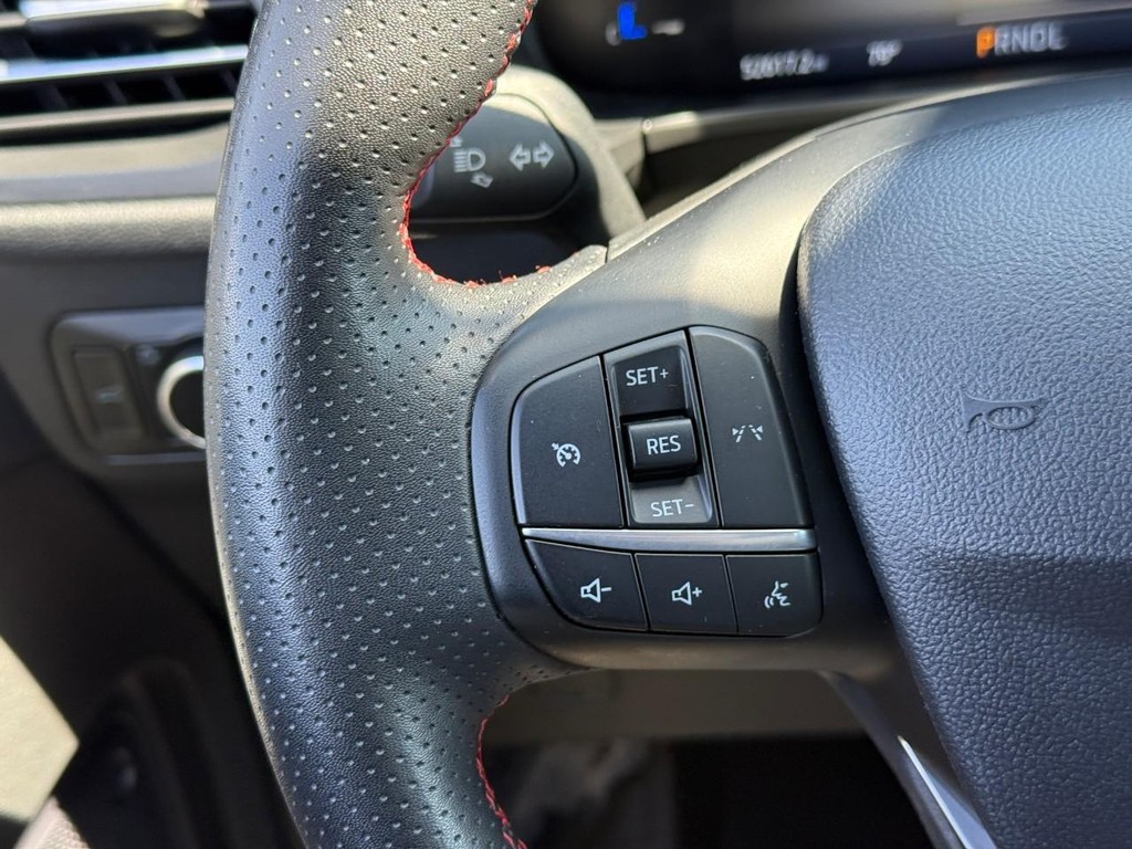 Ford Escape Vehicle Full-screen Gallery Image 21