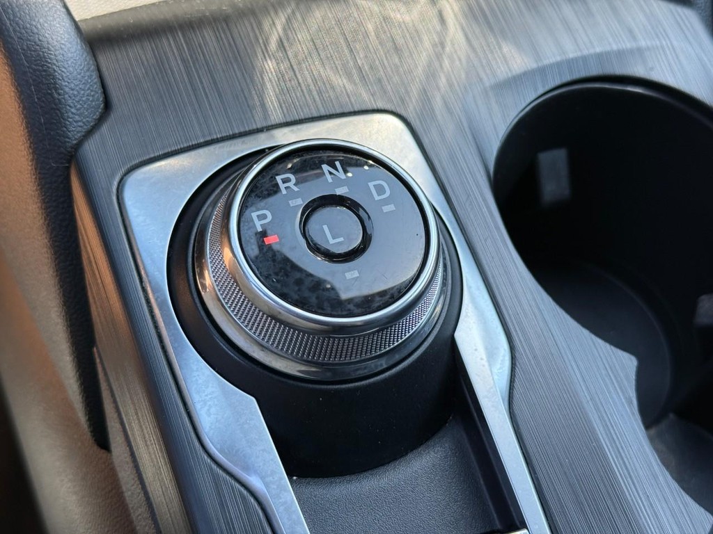 Ford Escape Vehicle Full-screen Gallery Image 23