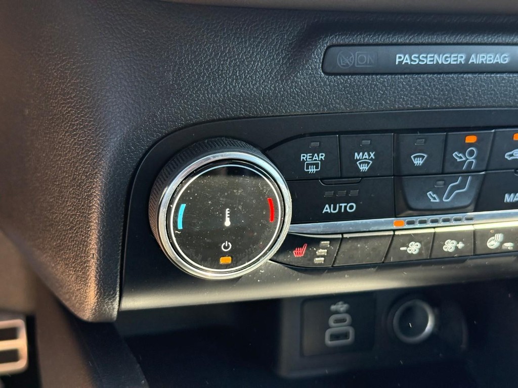 Ford Escape Vehicle Full-screen Gallery Image 24
