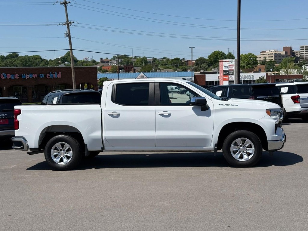 Chevrolet Silverado 1500 Vehicle Full-screen Gallery Image 02