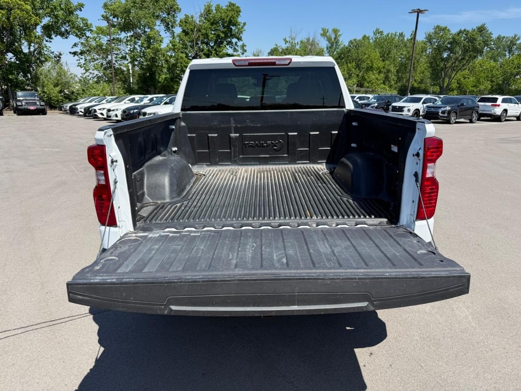 Chevrolet Silverado 1500 Vehicle Full-screen Gallery Image 06