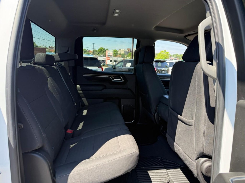 Chevrolet Silverado 1500 Vehicle Full-screen Gallery Image 10