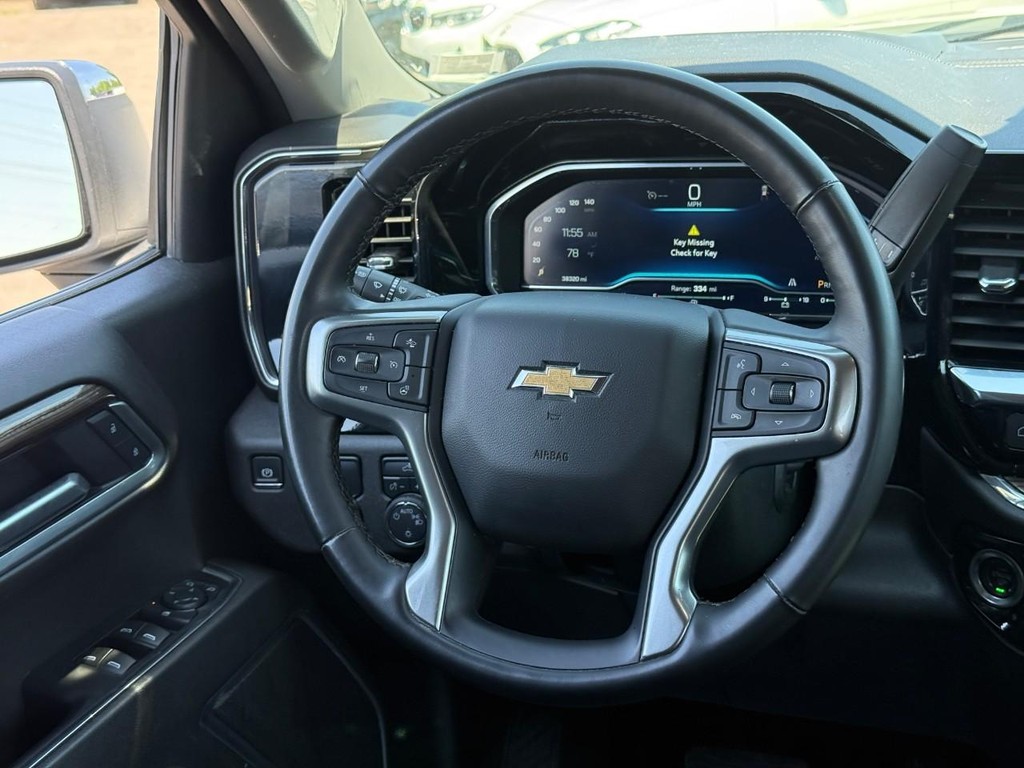 Chevrolet Silverado 1500 Vehicle Full-screen Gallery Image 12