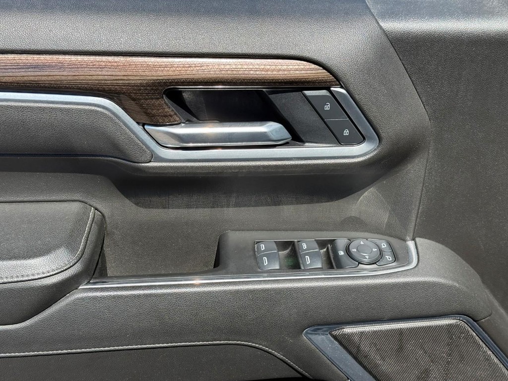 Chevrolet Silverado 1500 Vehicle Full-screen Gallery Image 15