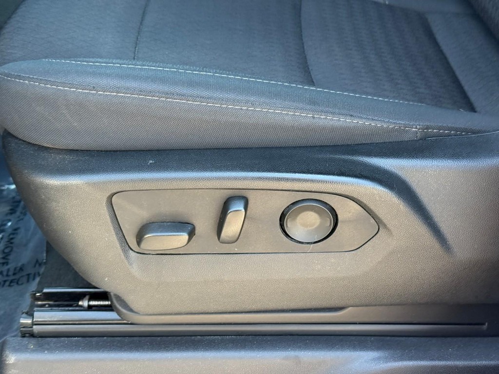 Chevrolet Silverado 1500 Vehicle Full-screen Gallery Image 17