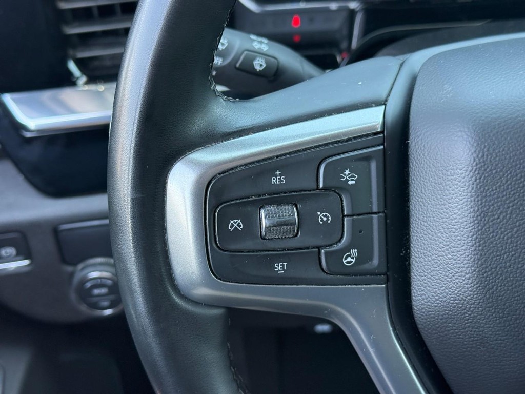 Chevrolet Silverado 1500 Vehicle Full-screen Gallery Image 18
