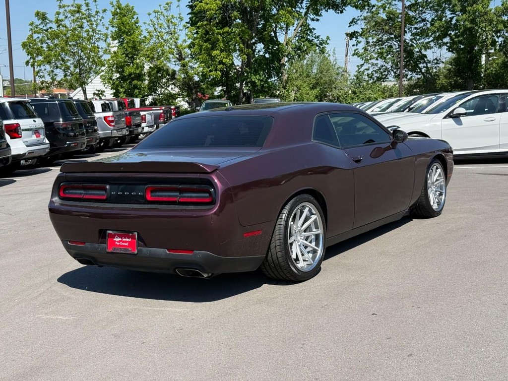 Dodge Challenger Vehicle Full-screen Gallery Image 03