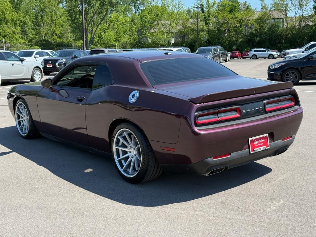 Dodge Challenger Vehicle Full-screen Gallery Image 04