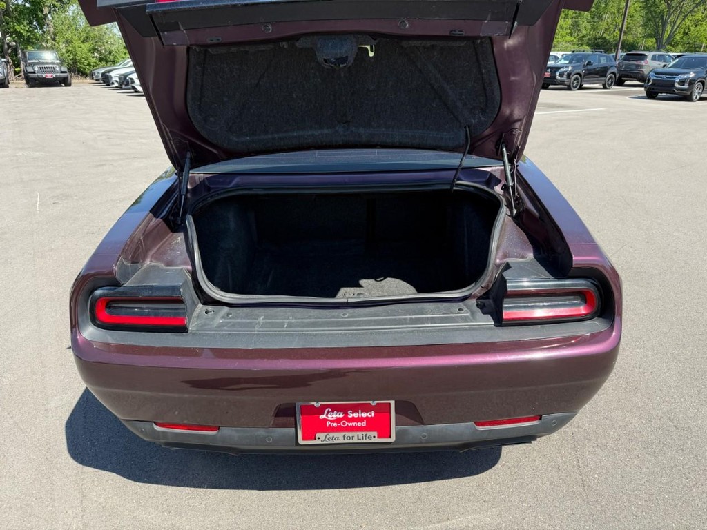 Dodge Challenger Vehicle Full-screen Gallery Image 06