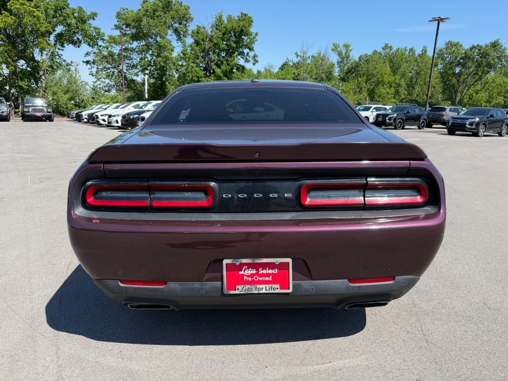Dodge Challenger Vehicle Full-screen Gallery Image 07