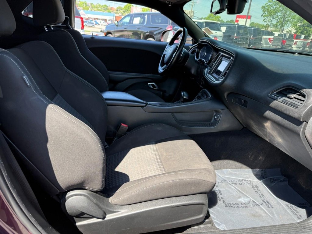 Dodge Challenger Vehicle Full-screen Gallery Image 10