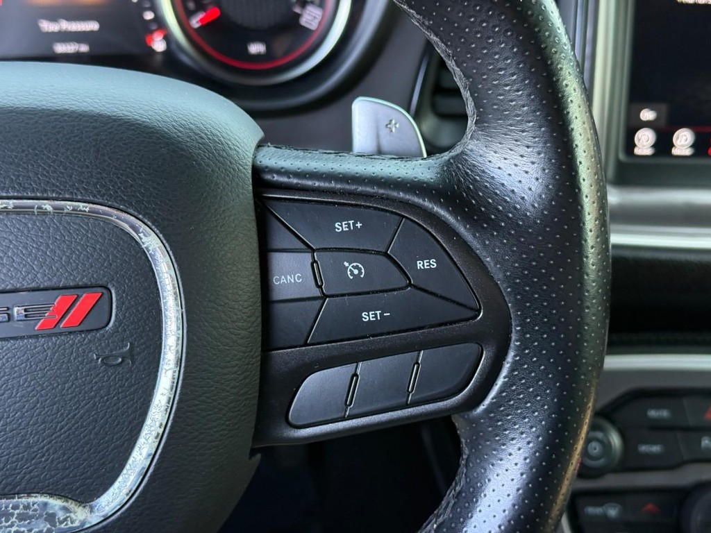 Dodge Challenger Vehicle Full-screen Gallery Image 16