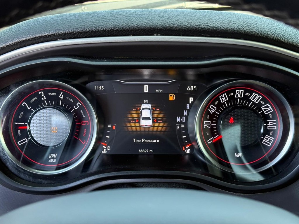 Dodge Challenger Vehicle Full-screen Gallery Image 17