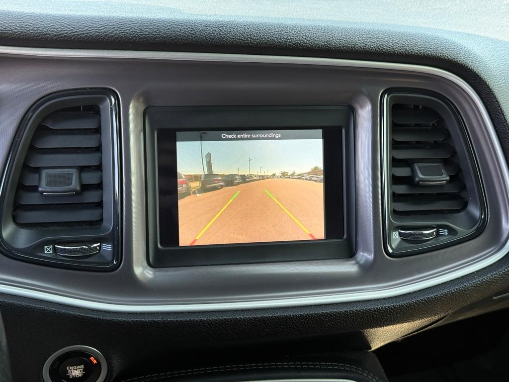 Dodge Challenger Vehicle Full-screen Gallery Image 19