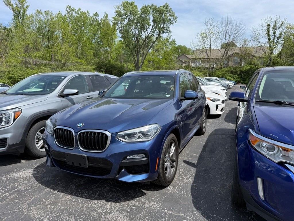 BMW X3 Vehicle Full-screen Gallery Image 02