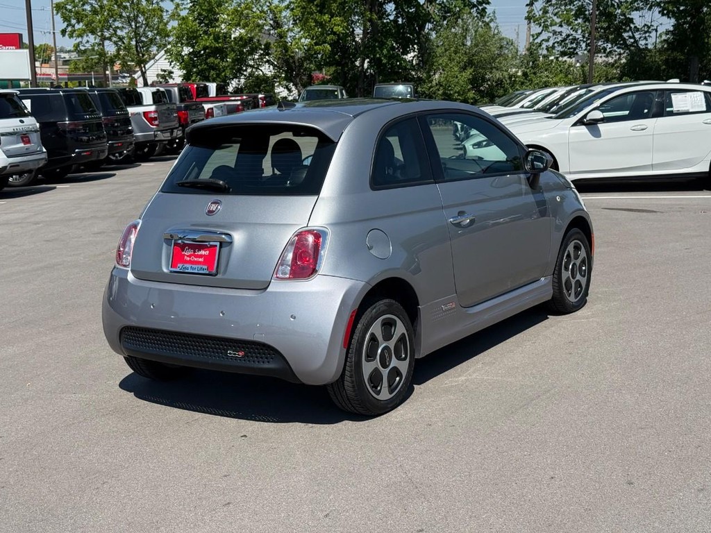 FIAT 500e Vehicle Full-screen Gallery Image 03