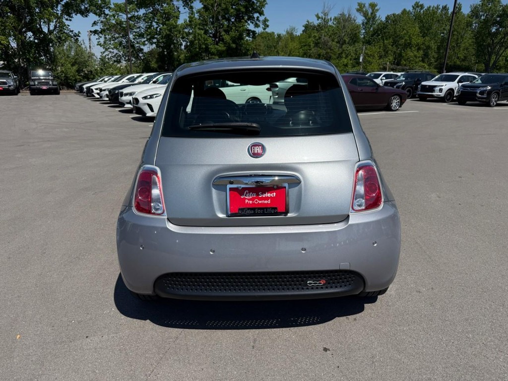 FIAT 500e Vehicle Full-screen Gallery Image 06