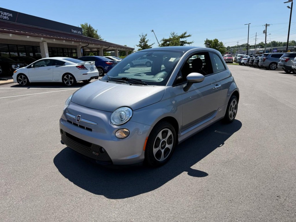 FIAT 500e Vehicle Full-screen Gallery Image 07