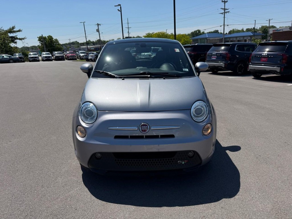 FIAT 500e Vehicle Full-screen Gallery Image 08