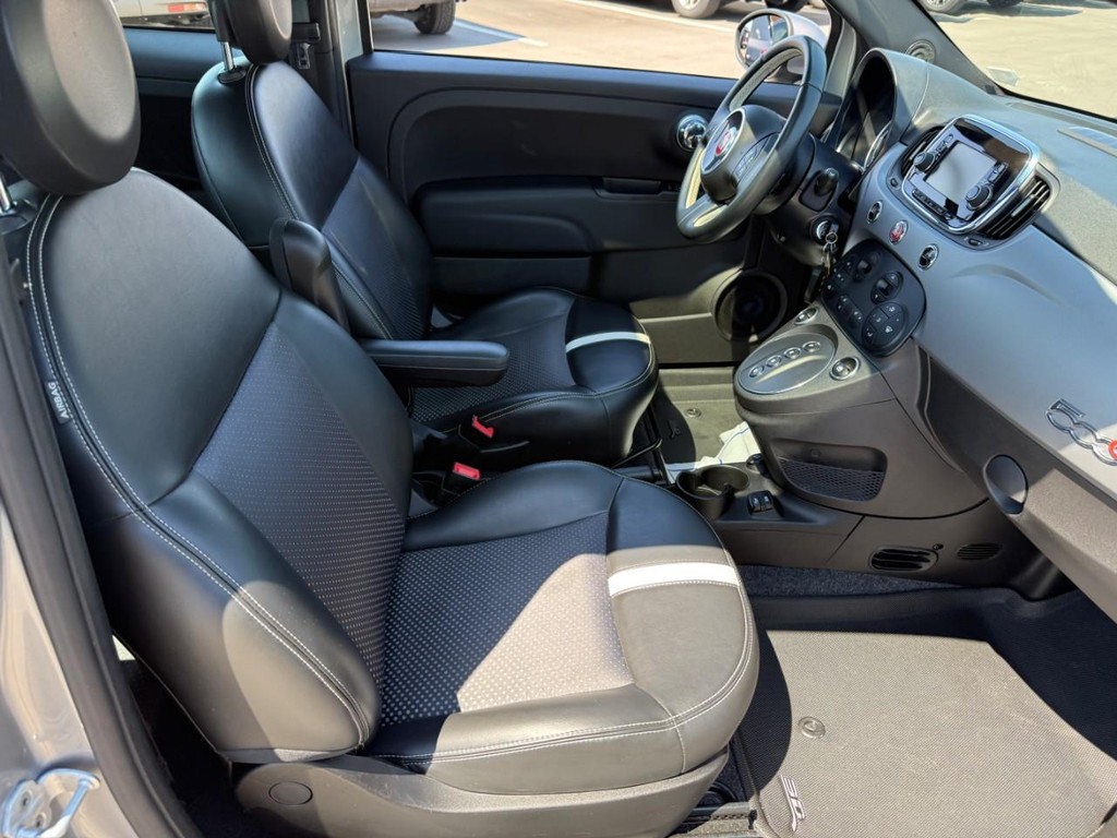 FIAT 500e Vehicle Full-screen Gallery Image 09