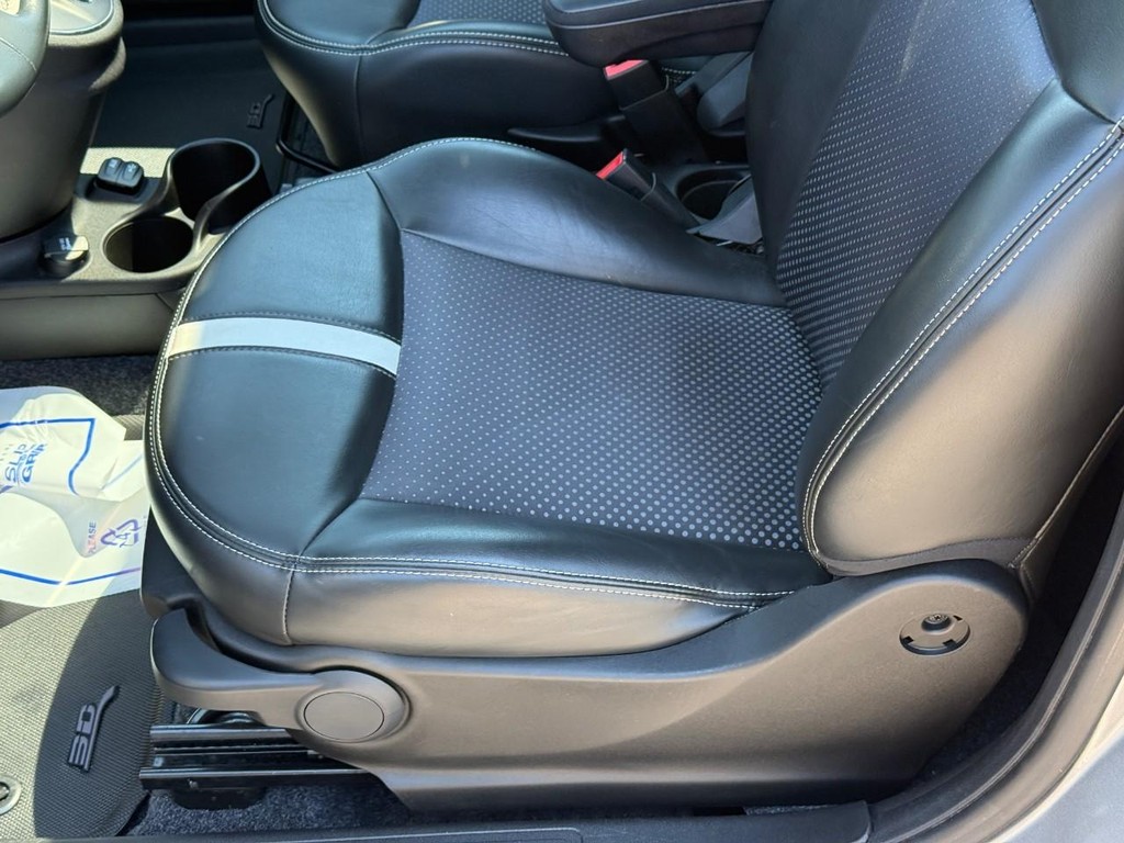 FIAT 500e Vehicle Full-screen Gallery Image 12