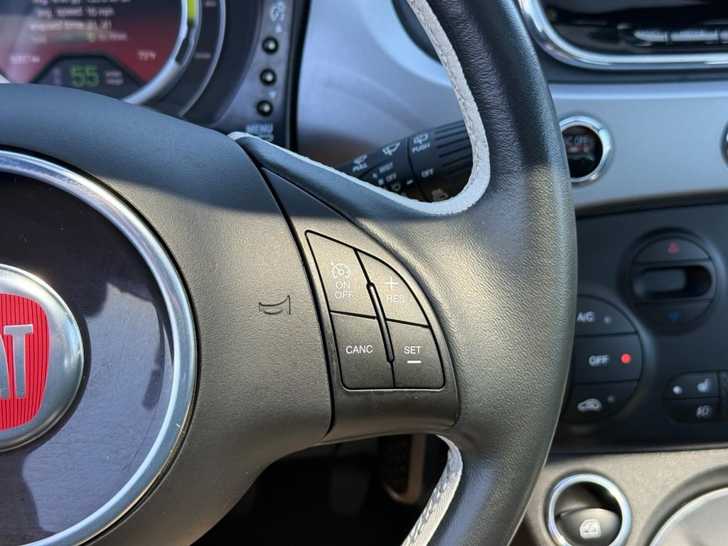FIAT 500e Vehicle Full-screen Gallery Image 14