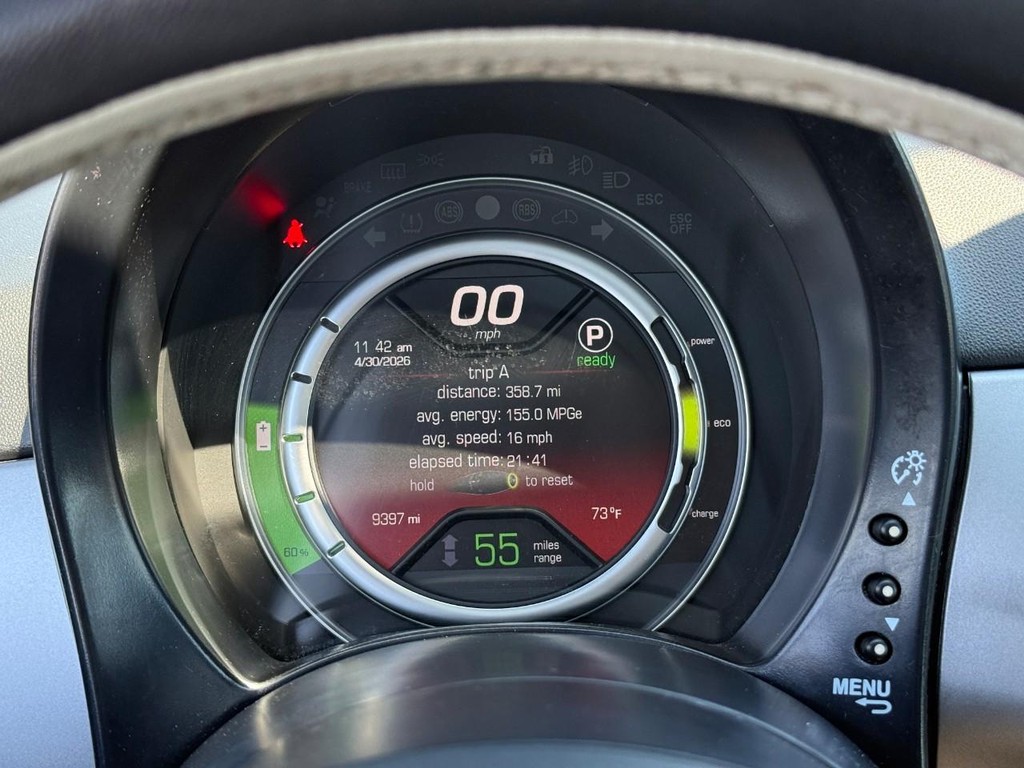 FIAT 500e Vehicle Full-screen Gallery Image 15