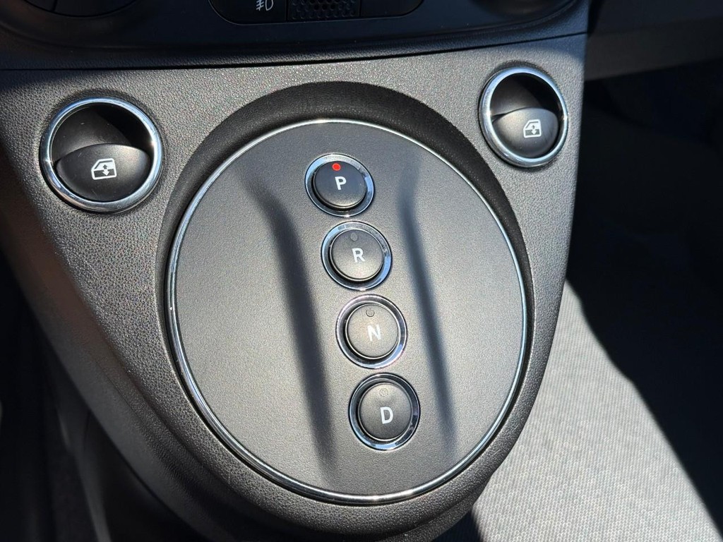 FIAT 500e Vehicle Full-screen Gallery Image 16