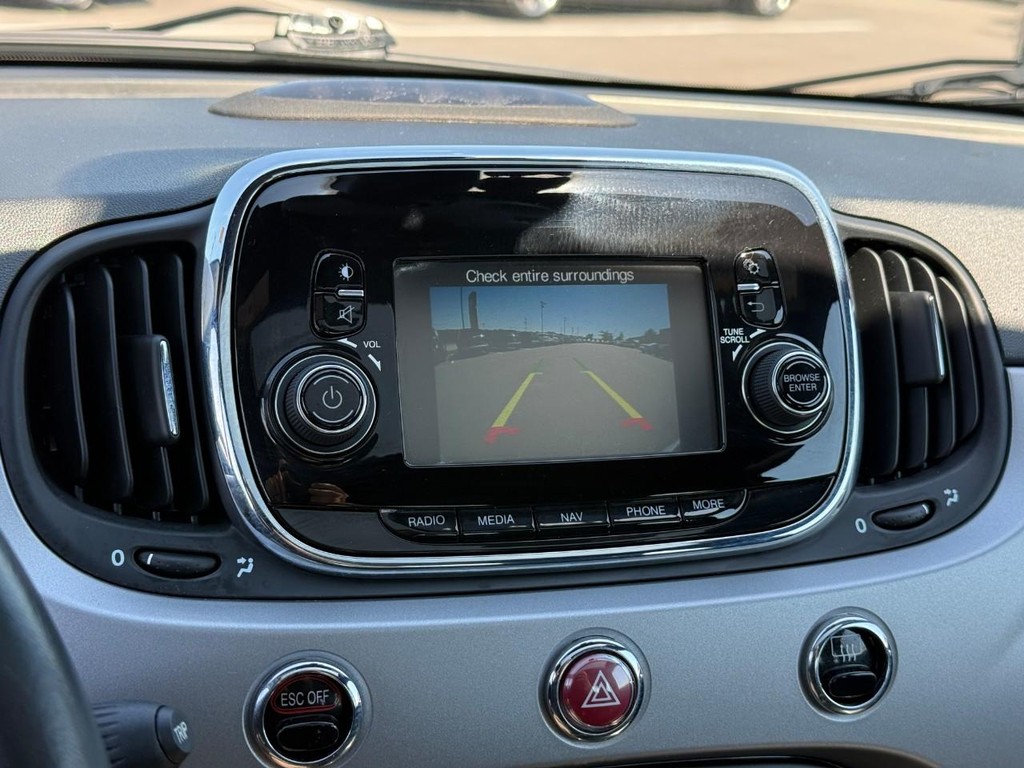 FIAT 500e Vehicle Full-screen Gallery Image 18