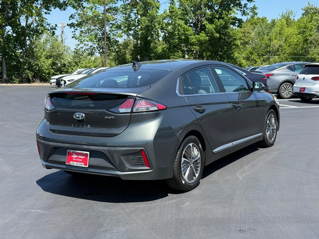 Hyundai Ioniq Plug-In Hybrid Vehicle Full-screen Gallery Image 03