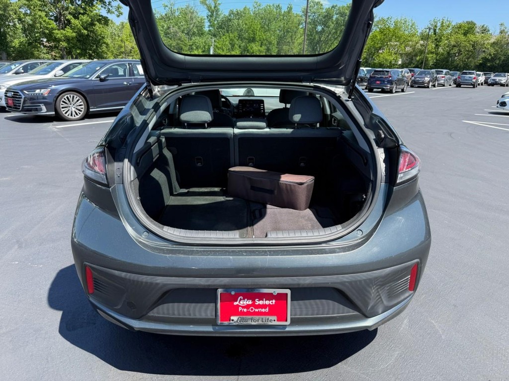 Hyundai Ioniq Plug-In Hybrid Vehicle Full-screen Gallery Image 07