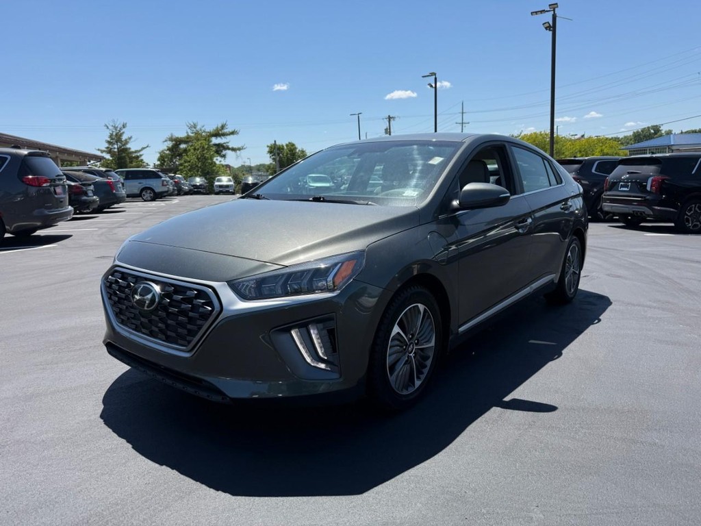 Hyundai Ioniq Plug-In Hybrid Vehicle Full-screen Gallery Image 09