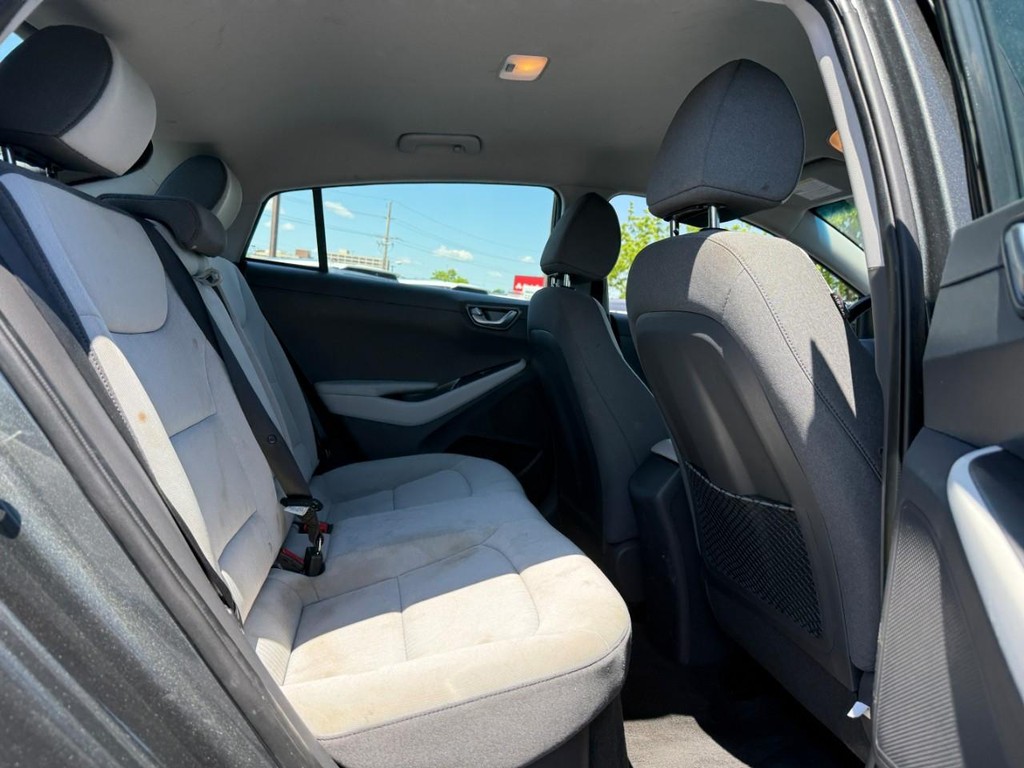 Hyundai Ioniq Plug-In Hybrid Vehicle Full-screen Gallery Image 11