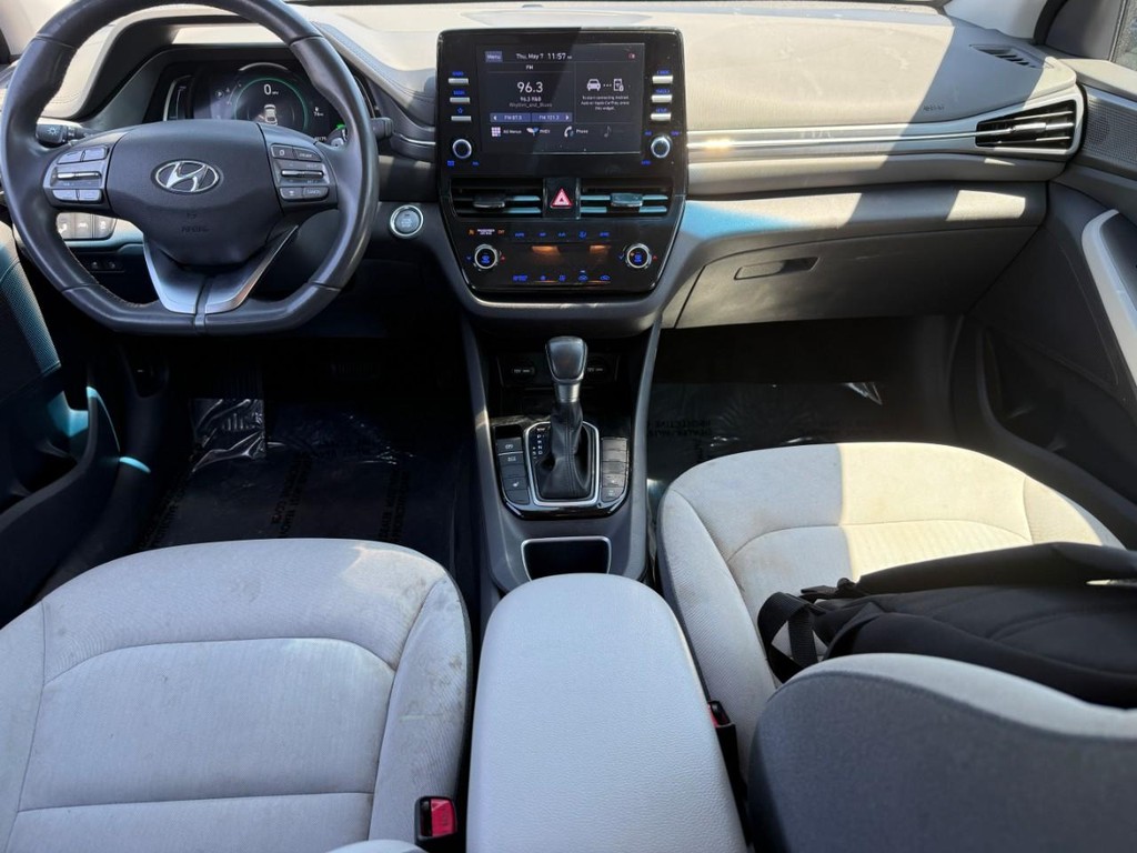 Hyundai Ioniq Plug-In Hybrid Vehicle Full-screen Gallery Image 12